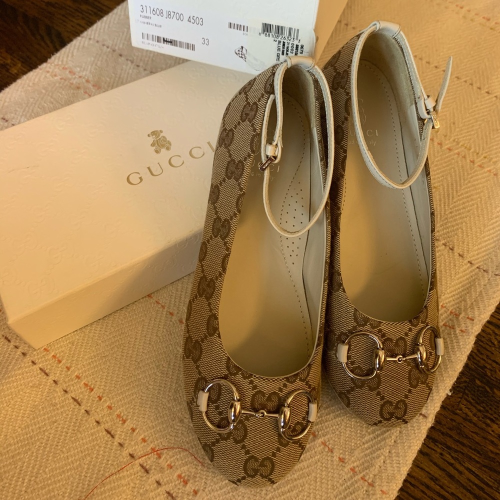 Little Girls Gucci shoes Size 33